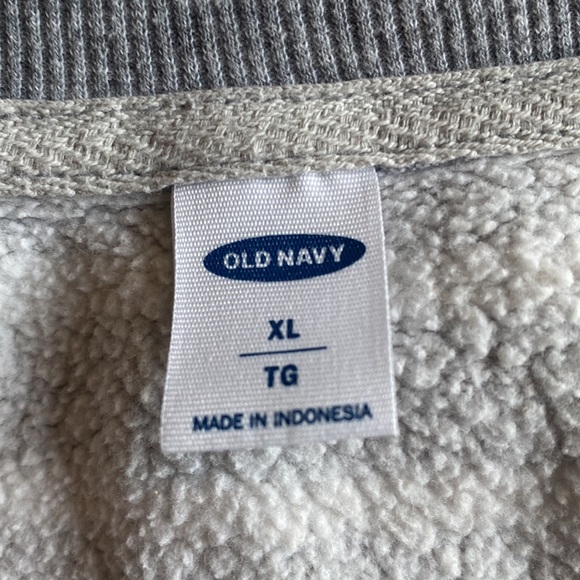 Old navy sweatshirt - Picture 2 of 3